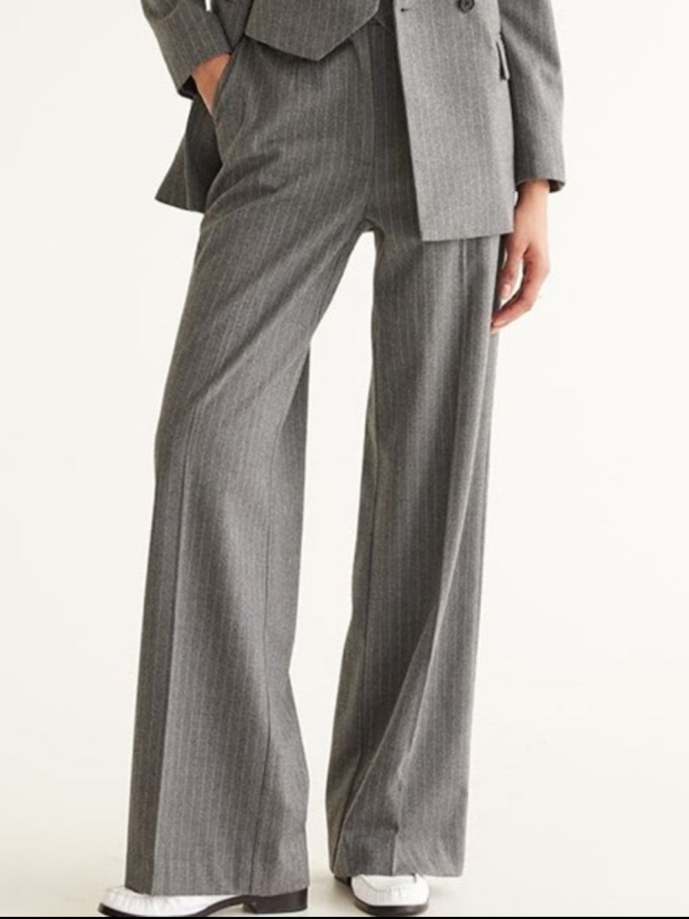 Reitmans Gray Pinstripe Wide-Leg Dress Pants